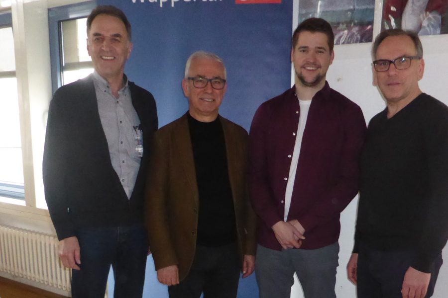 Georg Brodmann, Arif Izgi und Alexander Hobusch. der neue Vorstand der SPD Vohwinkel mit Oberbürgermeister Andreas Mucke.